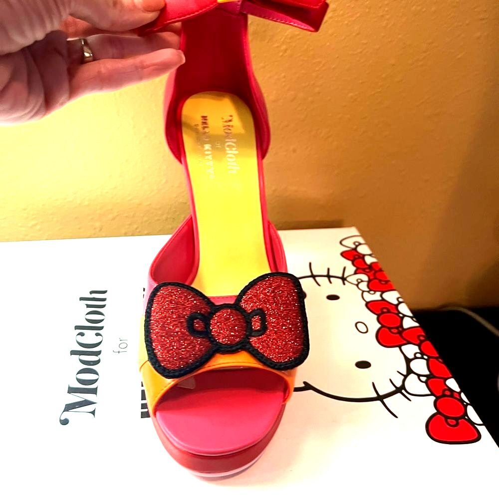 Hello Kitty ModCloth Pink and Orange Bow Heels Size 11 New